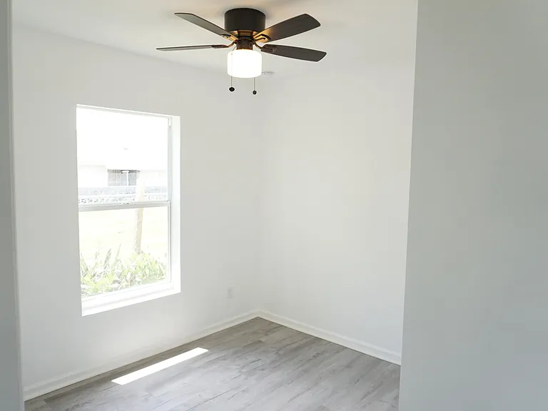 1173 W 28th St #2 — Photo 9