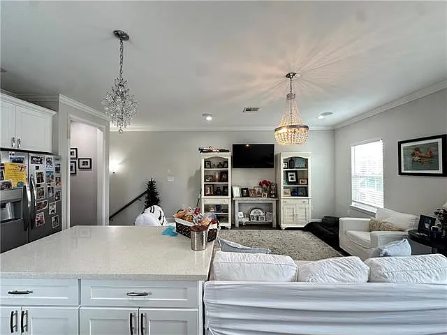 2615 Banks St — Photo 4