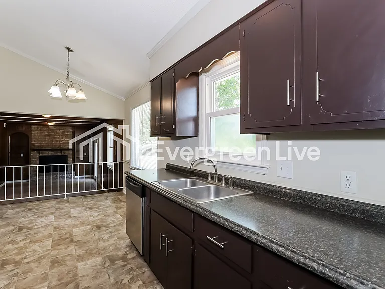 3122 Fieldstone Cir — Photo 3