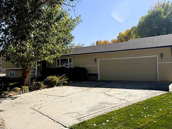 3rd image of 1700 Crest Way
