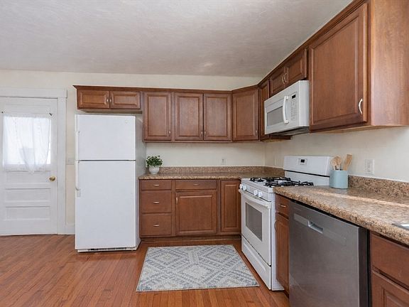 5th image of 85 Beacon St