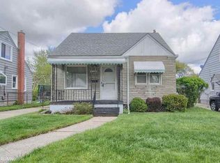 8069 Standard Ave, Center Line, MI 48015