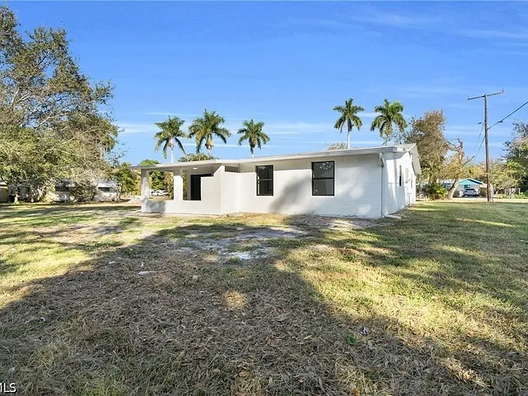 356 New York Dr — Photo 31