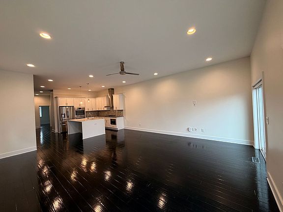 4th image of 2164 Byrum Ave