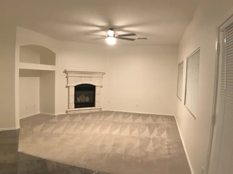 17584 W Acacia Ct — Photo 9
