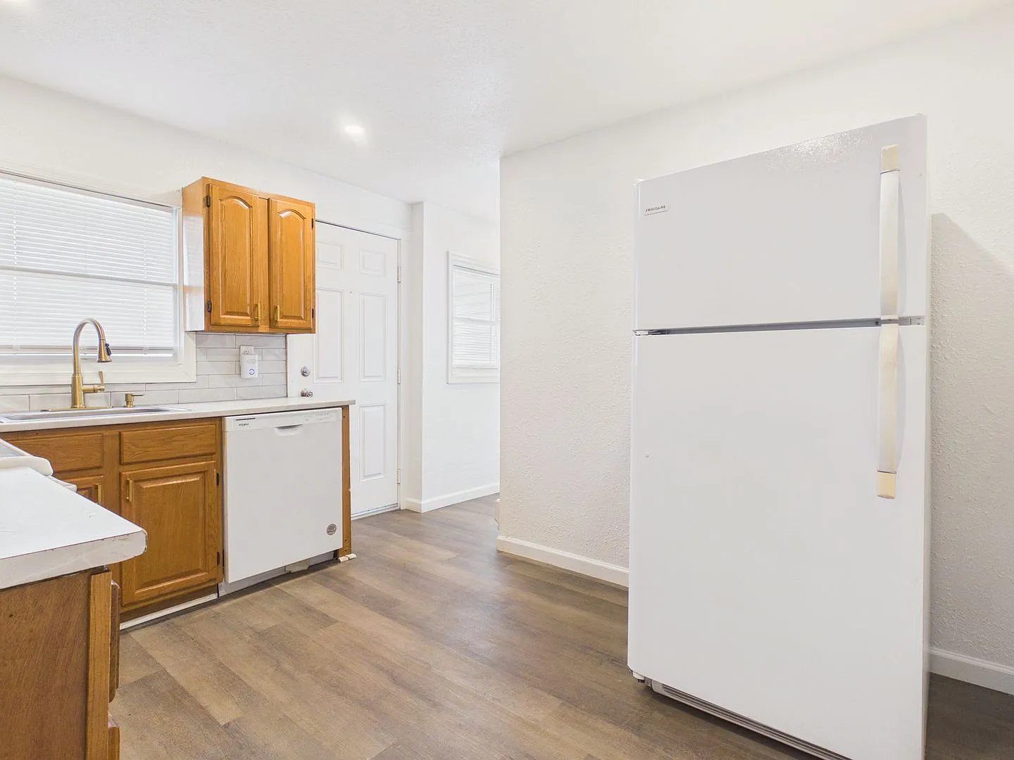 270 Calder St — Photo 3