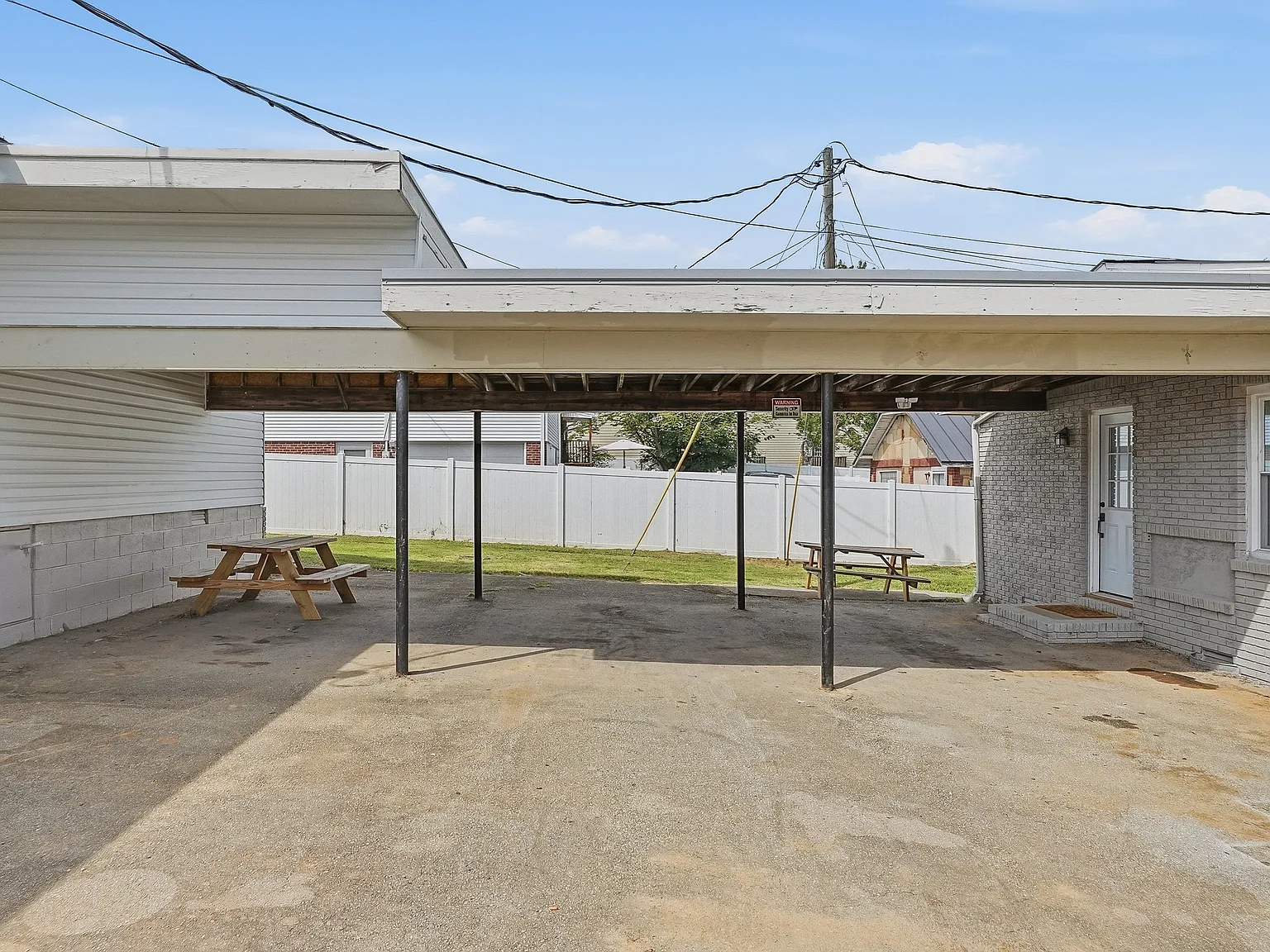 413 W Stevens St — Photo 4