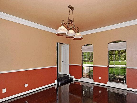 4th image of 340 Timbercreek Dr