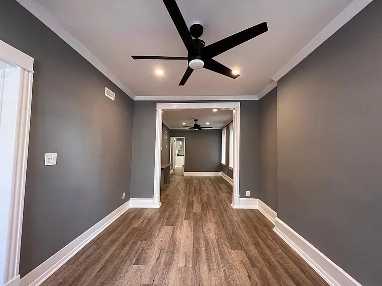 1079 N Marshfield Ave #BST — Photo 11