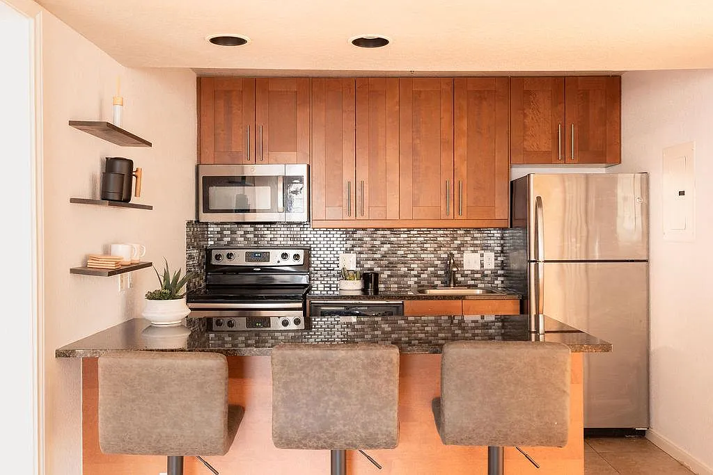 2 bed, 2.0 bath, 850 sqft, $1,600 — Photo 3