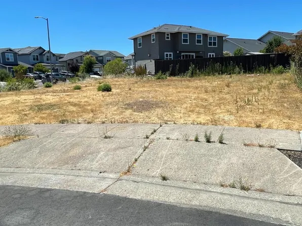 1717 Blake Place, Santa Rosa, CA 95403