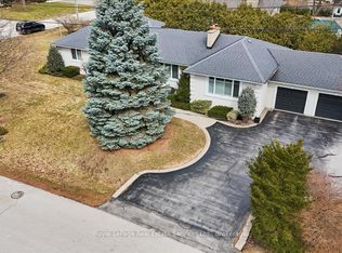 281 Pinehurst Dr, Oakville, ON L6J 4X2