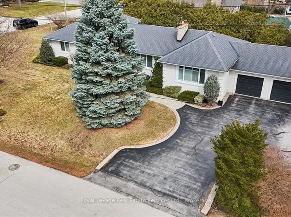 281 Pinehurst Dr, Oakville, ON L6J 4X2