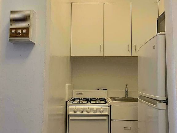 3rd image of 1583 1st Ave APT 2D