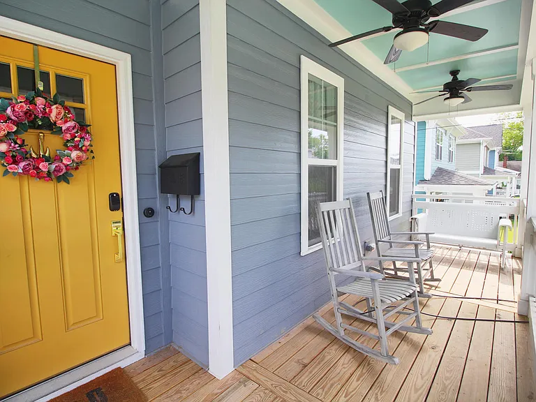 114 E Enterprise St — Photo 2