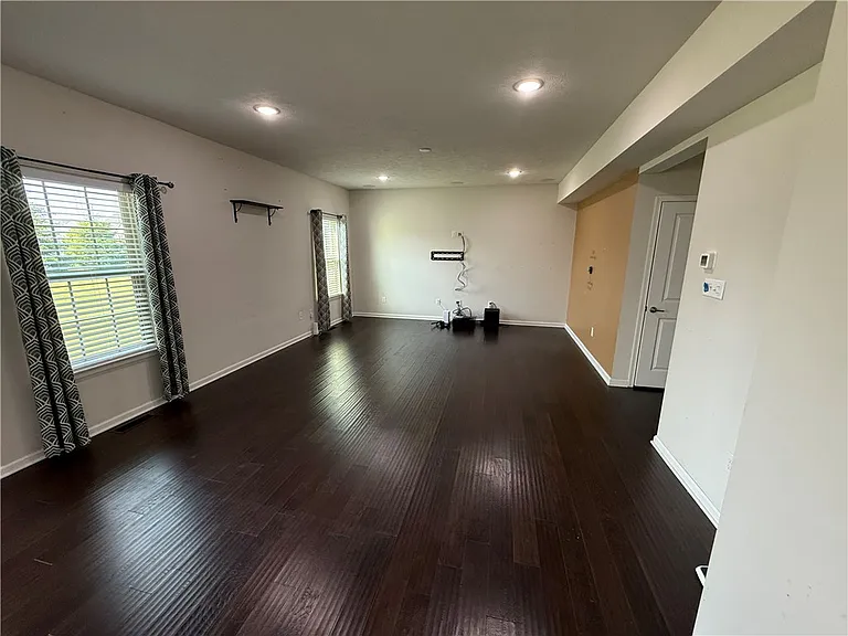 3002 Highpoint Dr — Photo 6