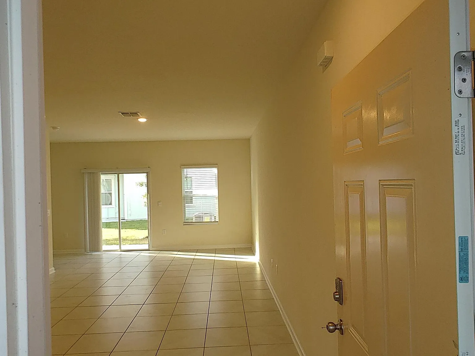 3 bed, 2.5 bath, 1502 sqft, $1,995 — Photo 4