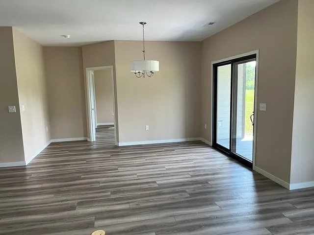 825 Bridle Ln — Photo 6