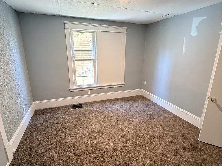 947 High Ave NW — Photo 11
