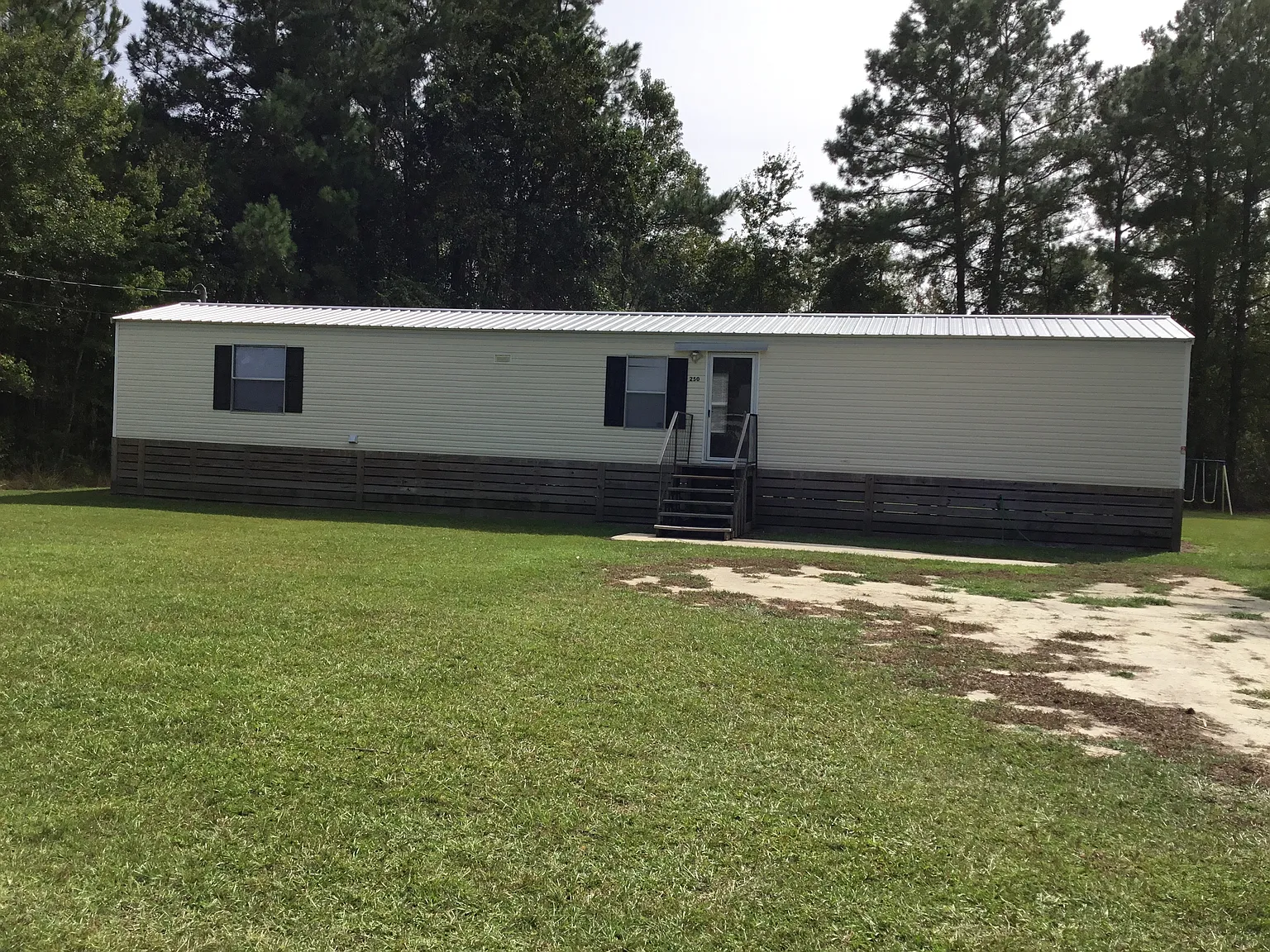 3 bed, 900 sqft, $1,200 — Photo 1