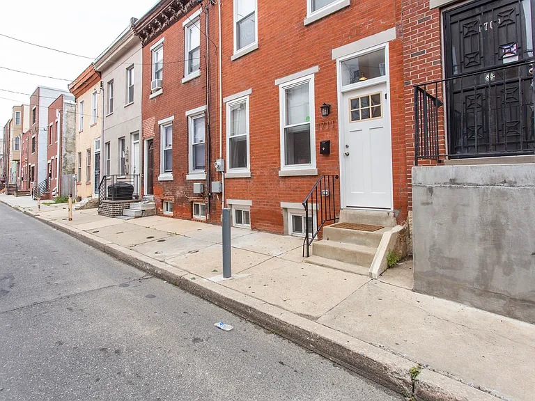 1711 Latona St — Photo 22