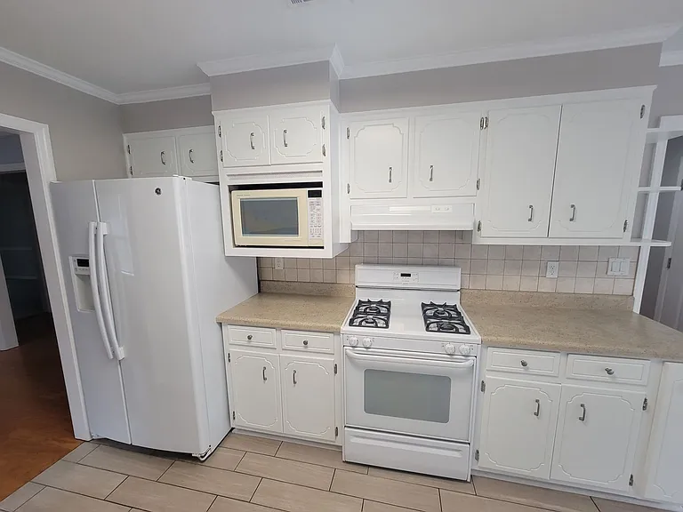 2910 Pointewest Dr — Photo 8