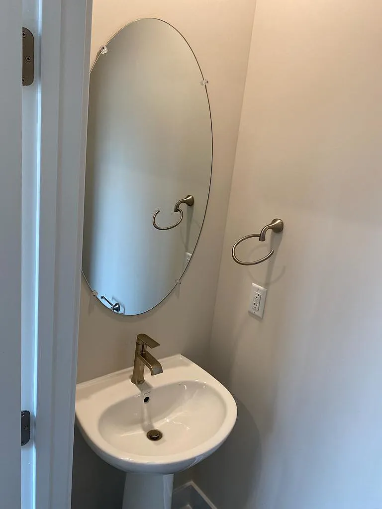 4 bed, 4.5 bath, 2149 sqft, $3,400 — Photo 4