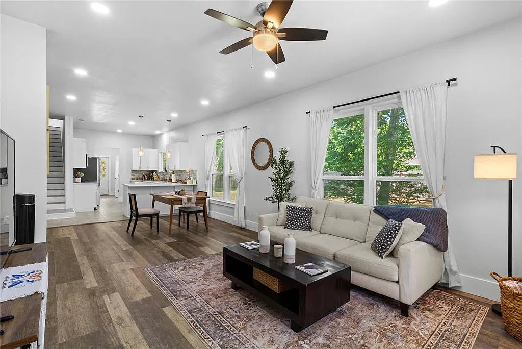 4 bed, 2.5 bath, 1856 sqft, $2,500 — Photo 1