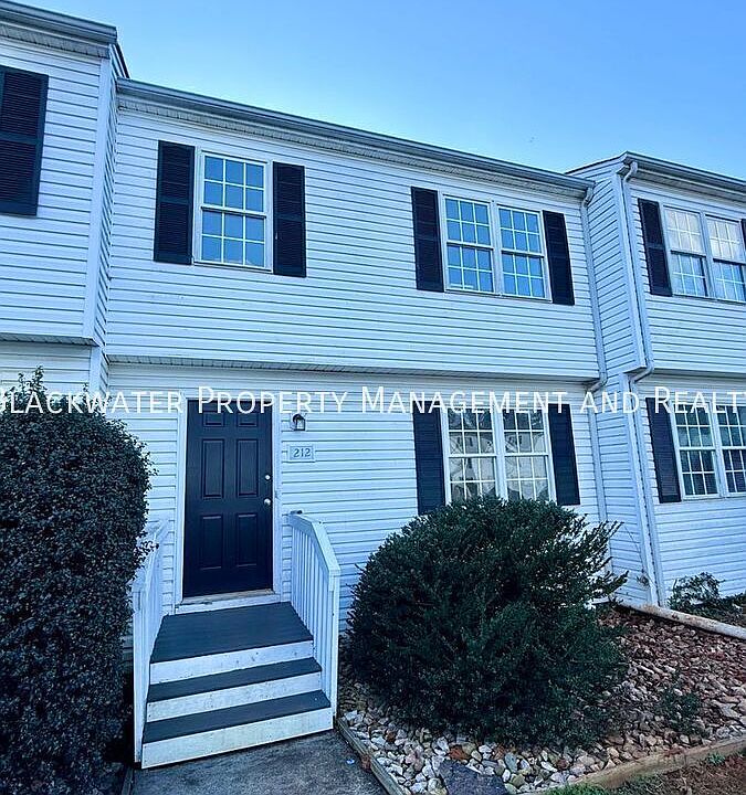 1st image of 211 Jefferson Ridge Rd