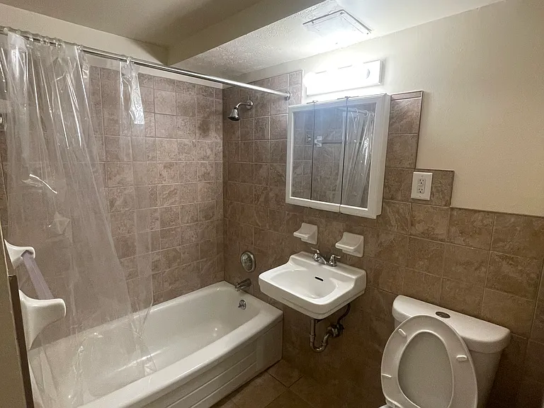 Concord House Apartments — Photo 49