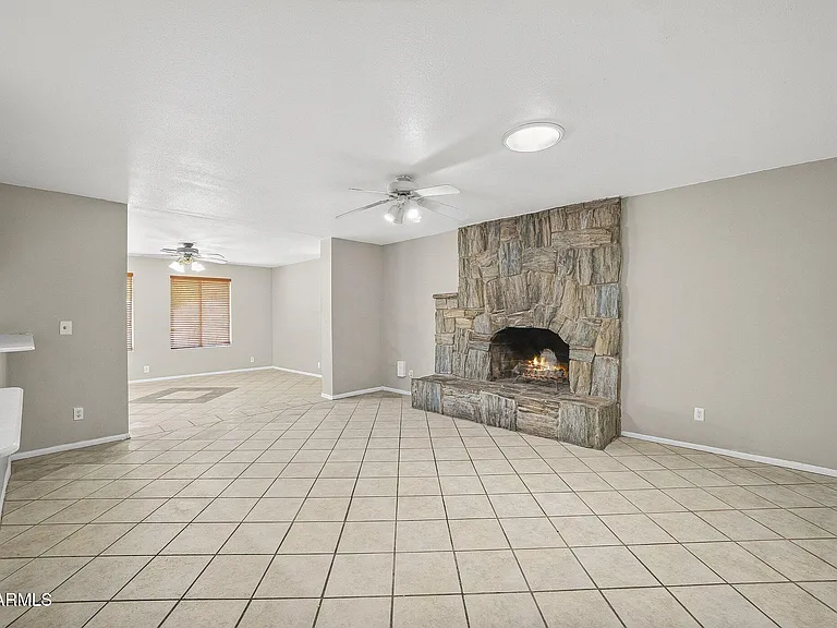 1137 E Bishop Dr — Photo 7