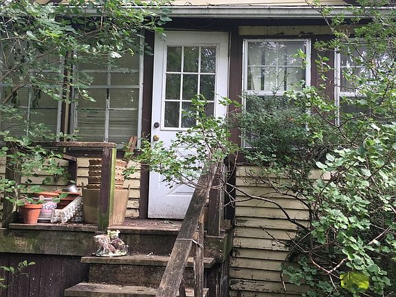 5th image of 130 Burton St
