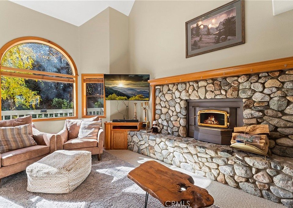 1st image of 103 Cypress Dr