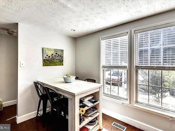 3rd image of 1408 Medinah Ct