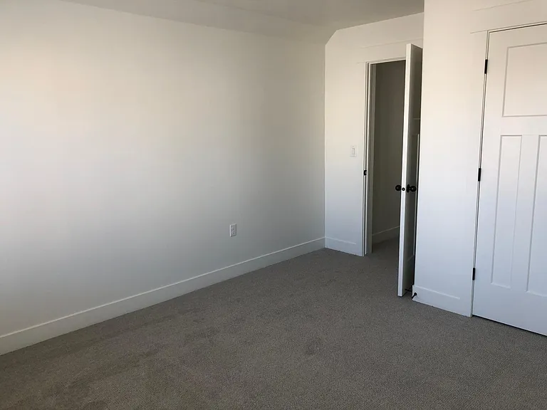 493 W Woodland Rd — Photo 24