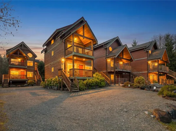 258&266 Boardwalk Blvd, Ucluelet, BC V0R 3A0