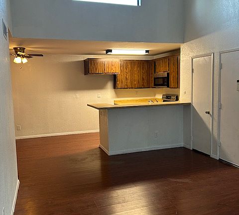 3rd image of 25023 Peachland Ave Unit 250