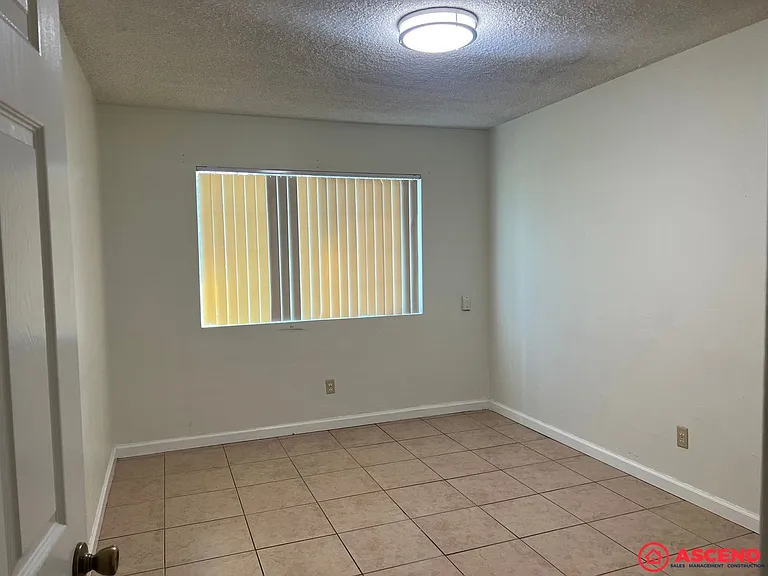 4013 University Ave — Photo 11