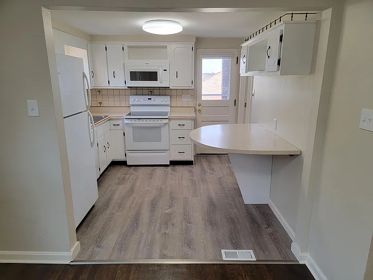 10761 Old Trail Rd — Photo 6