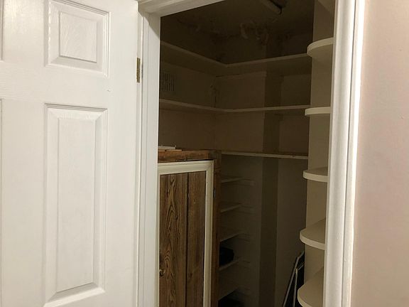 4th image of 14040 Hillcrest St