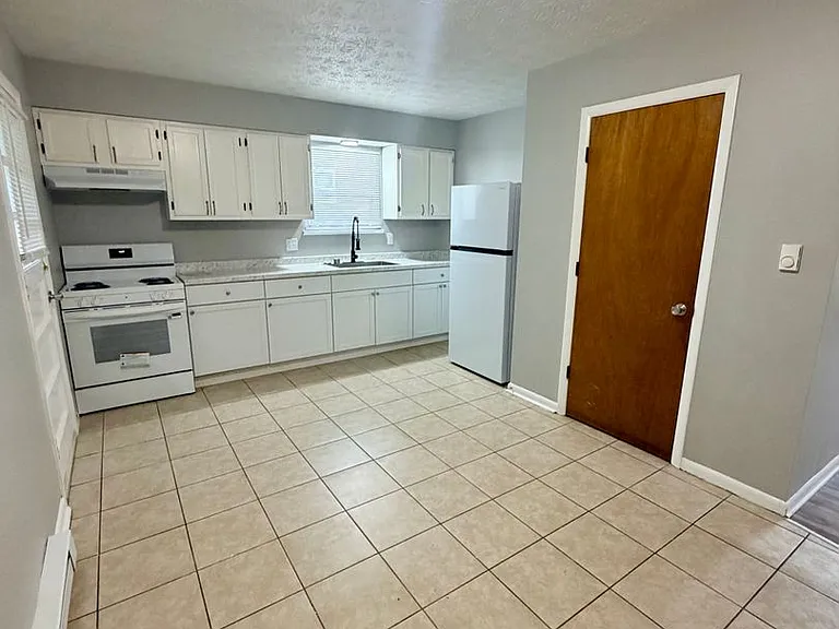 951 Valley Farm Dr #Z4 — Photo 2