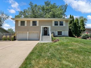 2S080 Colonial Ln, Lombard, IL 60148