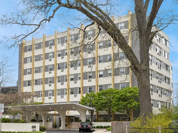 1410 Sheridan Rd APT 7B, Wilmette, IL 60091