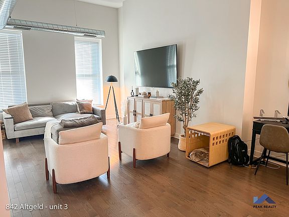 4th image of 838-46 W Altgeld St #846-1