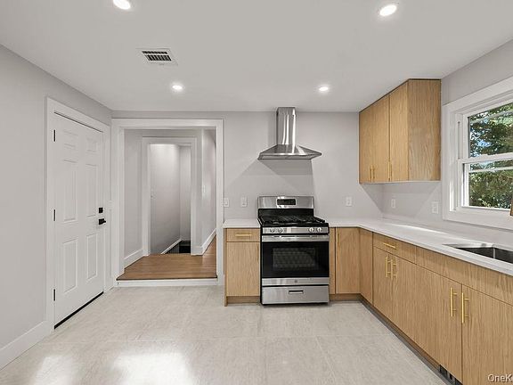 3rd image of 132 S Conger Avenue