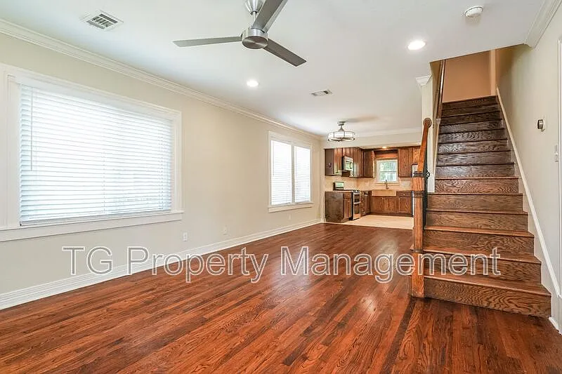 3 bed, 2.0 bath, 1376 sqft, $2,895 — Photo 3