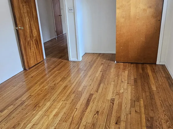 502 Avenue East image 18 of 28