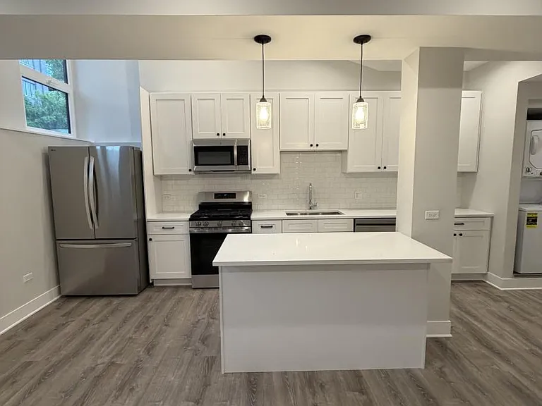 2247 W Lawrence Ave #3 — Photo 3