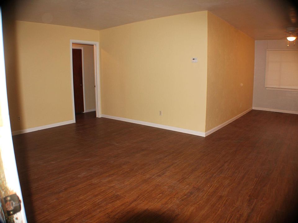 1st image of 1706 Oxford Way