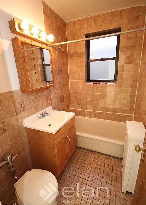 2nd image of 739 W Belmont Ave APT 302